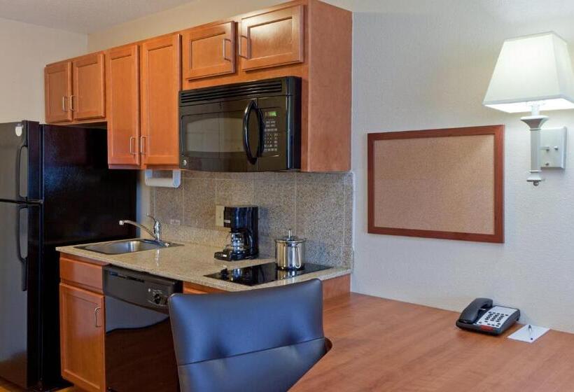 Отель Candlewood Suites Manassas, An Ihg