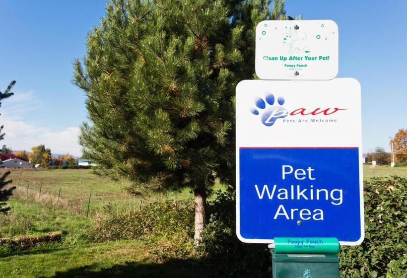 فندق Candlewood Suites Medford, An Ihg