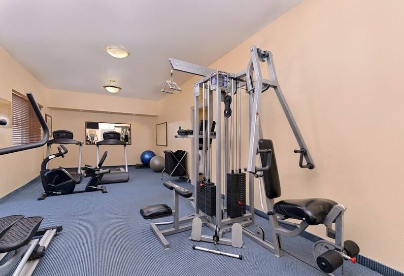 Отель Candlewood Suites San Diego, An Ihg