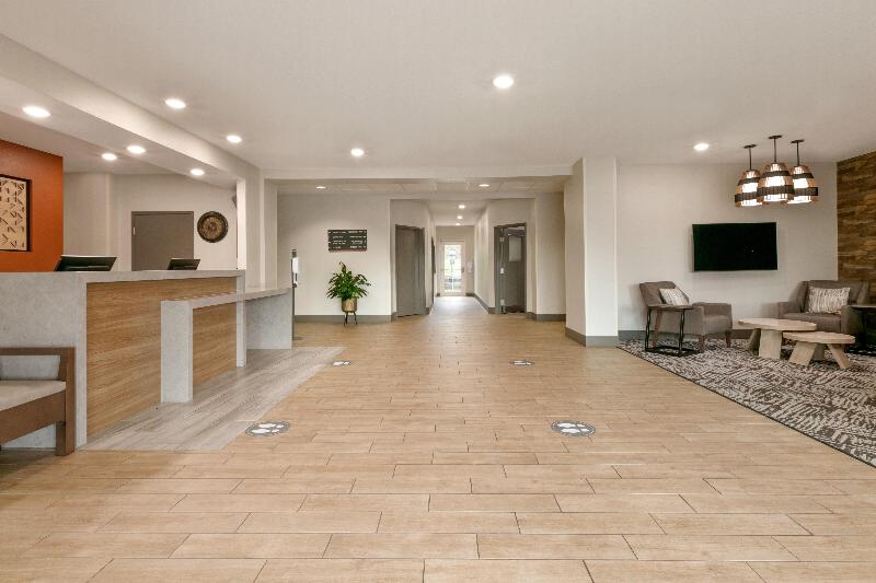 Отель Candlewood Suites Springfield North By Ihg