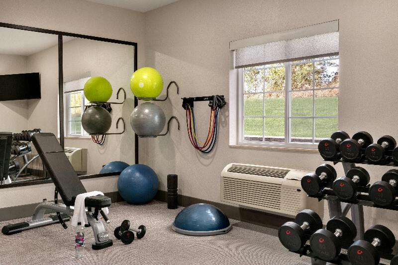 Отель Candlewood Suites Springfield North By Ihg