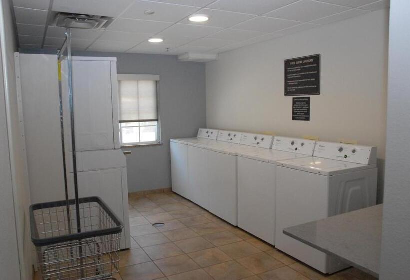 בית מלון כפרי Candlewood Suites Tallahassee, An Ihg