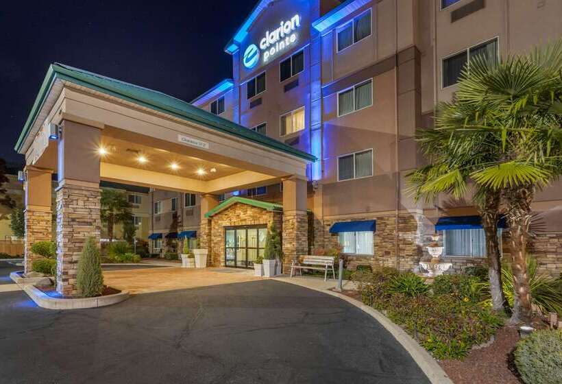 ホテル Clarion Pointe Medford