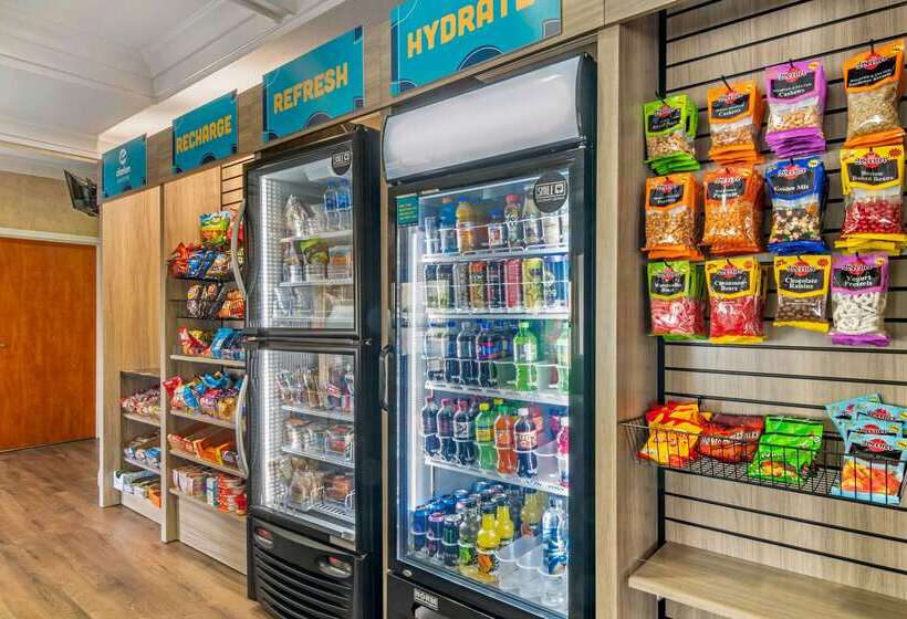 ホテル Clarion Pointe Medford