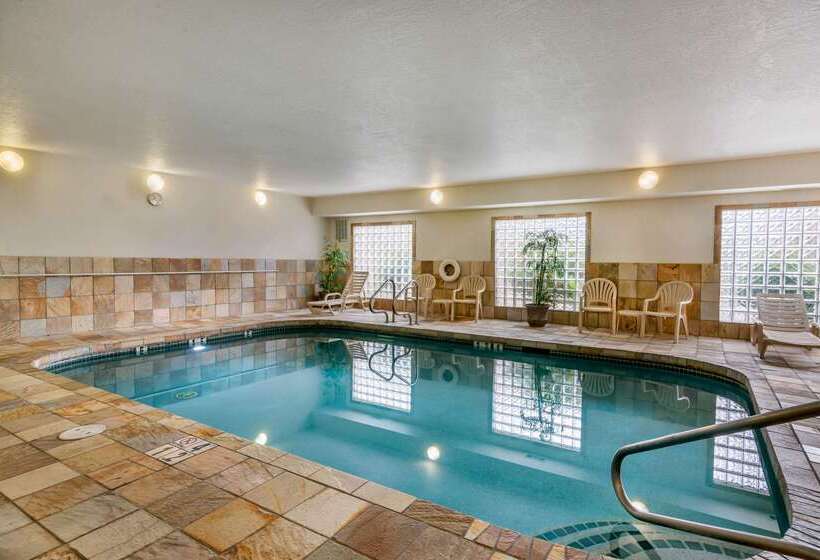 ホテル Clarion Pointe Medford