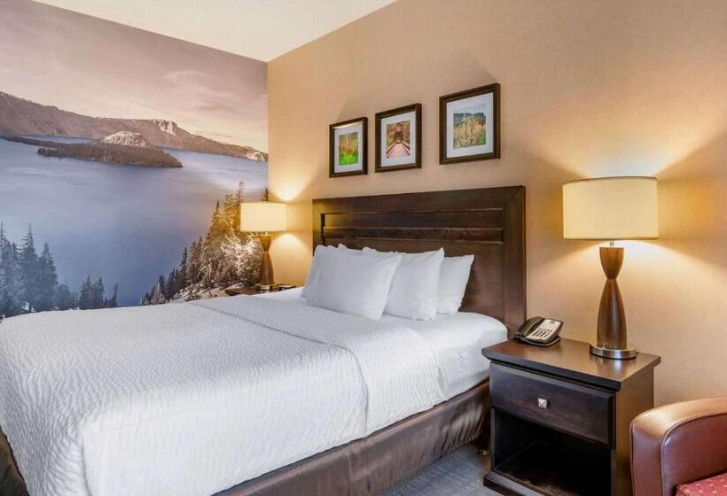 ホテル Clarion Pointe Medford