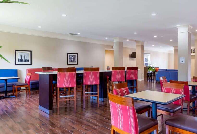 هتل Comfort Inn Near University