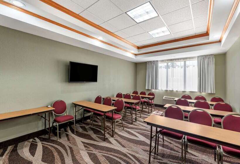 هتل Comfort Inn & Suites El Dorado