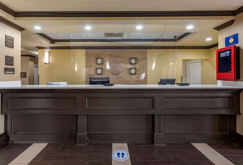 هتل Comfort Inn & Suites El Dorado