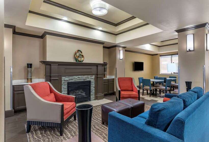 هتل Comfort Inn & Suites El Dorado
