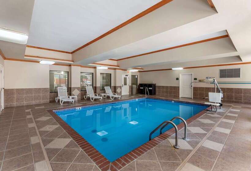 هتل Comfort Inn & Suites El Dorado