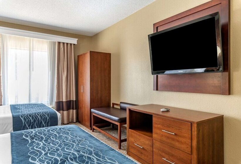 هتل Comfort Inn & Suites El Dorado