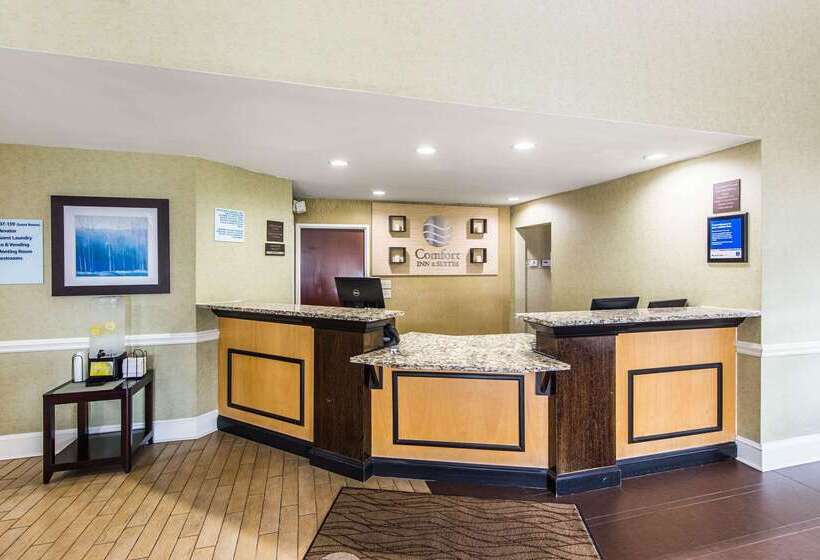 فندق Comfort Inn & Suites Greenwood Near University