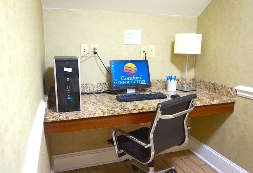 בית מלון כפרי Comfort Inn & Suites Greenwood Near University