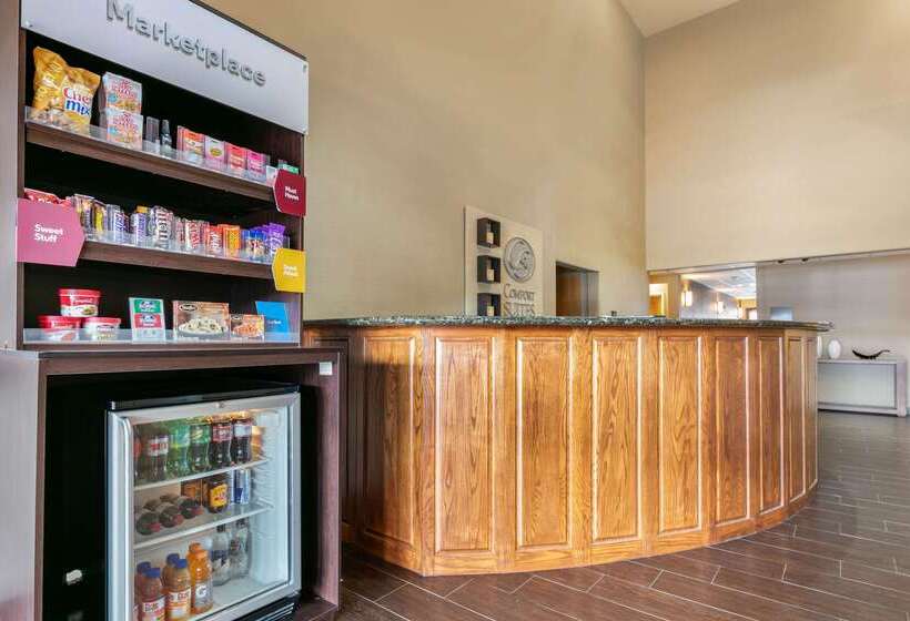 فندق Comfort Suites