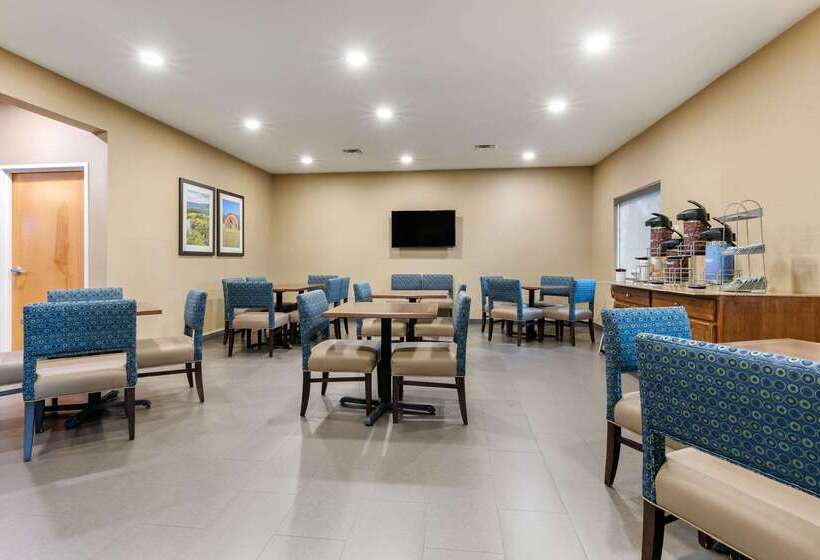 فندق Comfort Suites