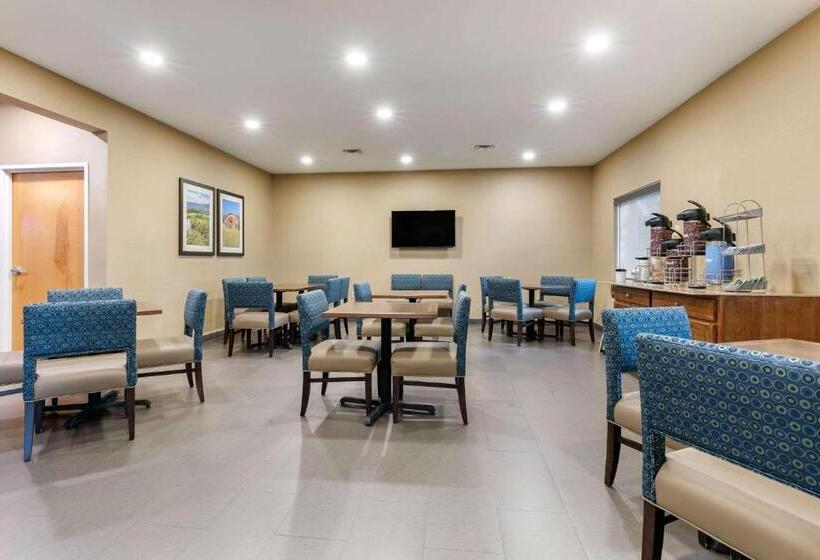 فندق Comfort Suites