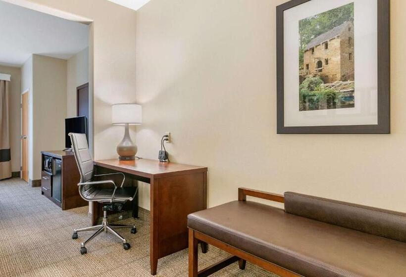 فندق Comfort Suites