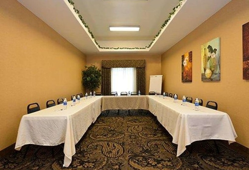 Отель Comfort Suites