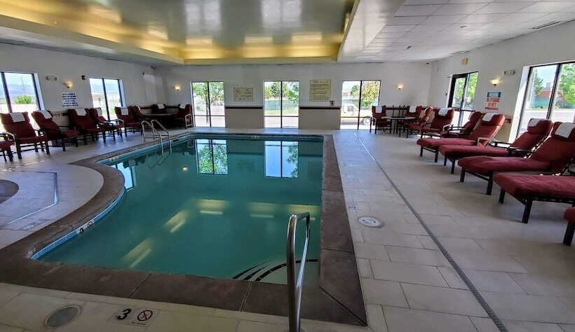 هتل Comfort Suites Helena Airport