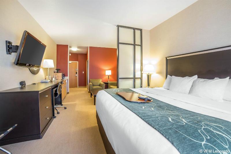 هتل Comfort Suites Helena Airport