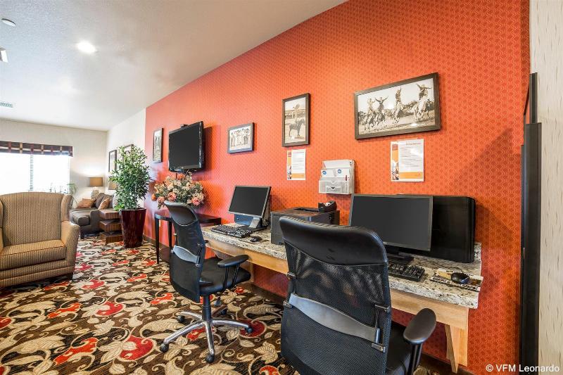 هتل Comfort Suites Helena Airport