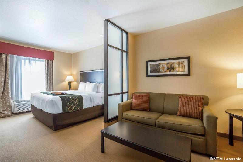 هتل Comfort Suites Helena Airport