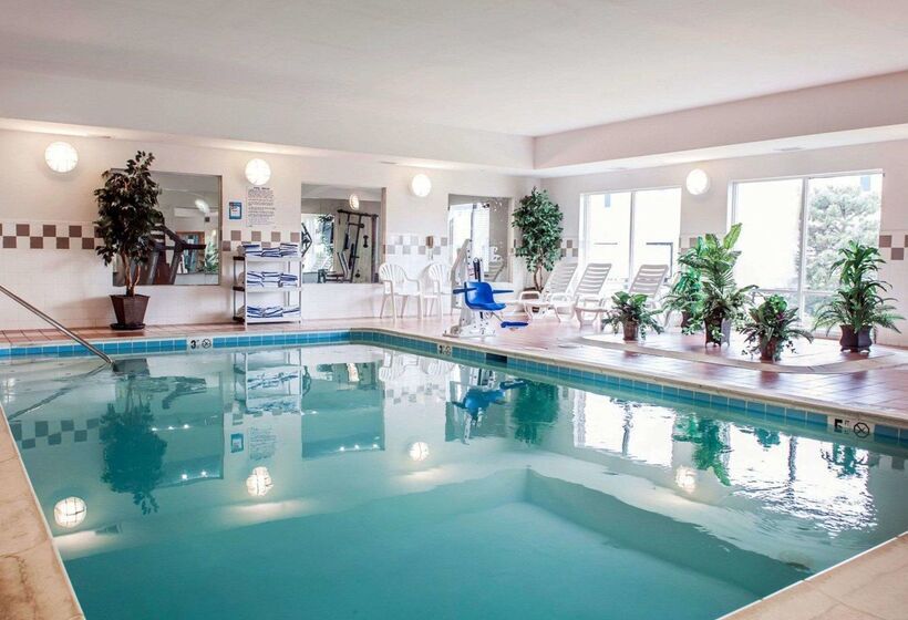 בית מלון כפרי Comfort Suites Near Indianapolis Airport