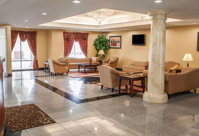 בית מלון כפרי Comfort Suites Near Indianapolis Airport