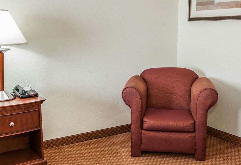 فندق Comfort Suites Near Indianapolis Airport