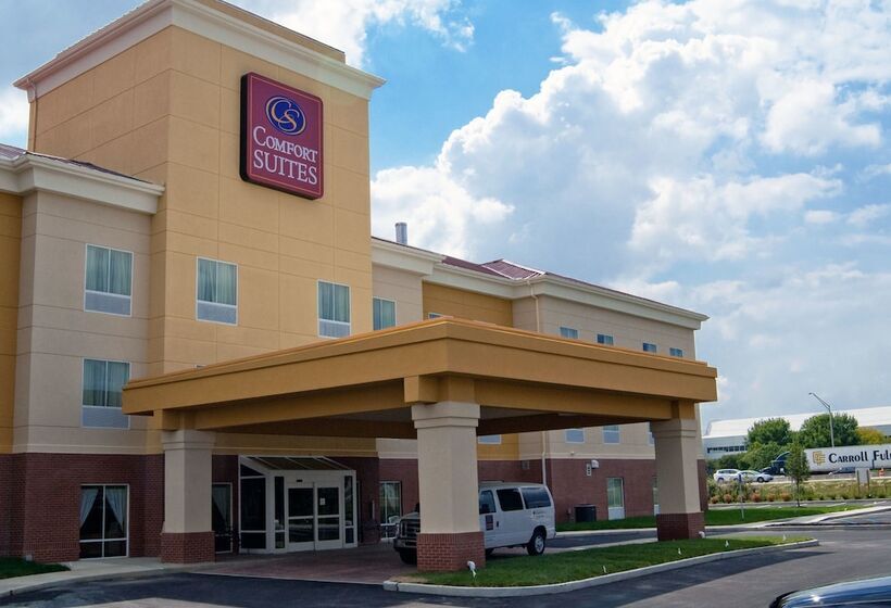 בית מלון כפרי Comfort Suites Near Indianapolis Airport