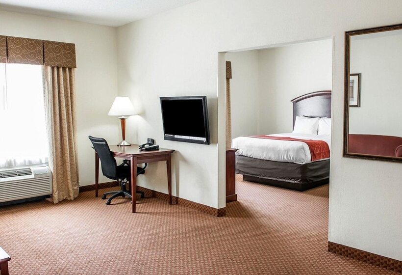 בית מלון כפרי Comfort Suites Near Indianapolis Airport
