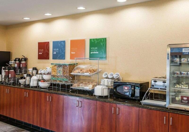בית מלון כפרי Comfort Suites Near Indianapolis Airport