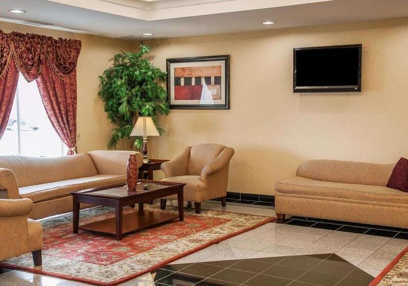 בית מלון כפרי Comfort Suites Near Indianapolis Airport