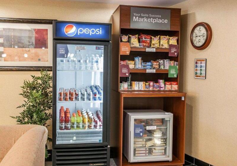 בית מלון כפרי Comfort Suites Near Indianapolis Airport