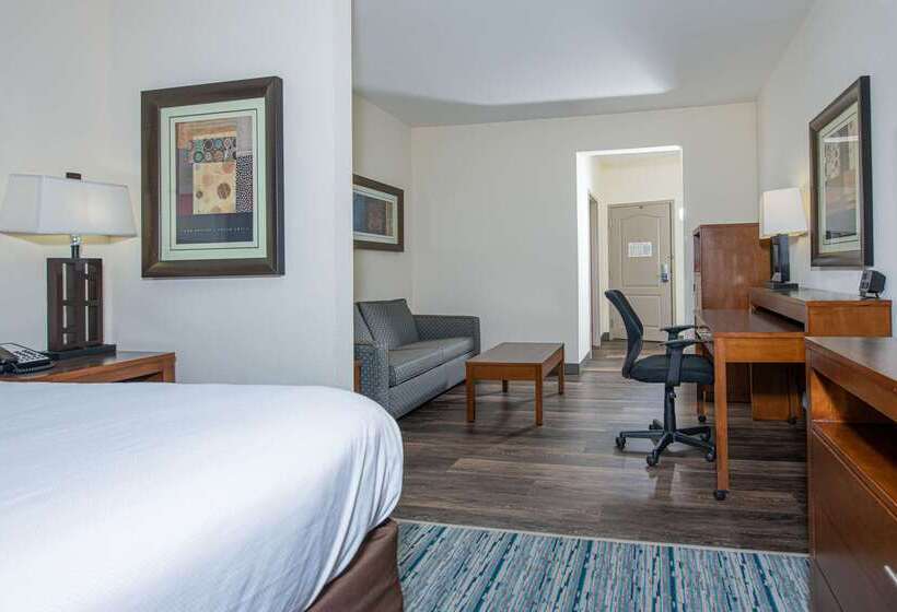 هتل Comfort Suites Oil Center