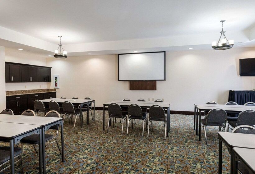 هتل Comfort Suites Oil Center