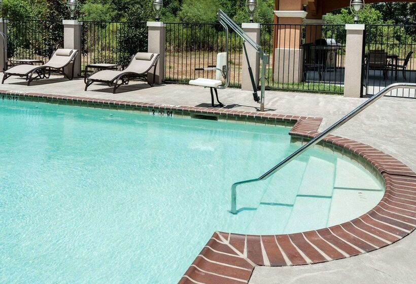 هتل Comfort Suites Oil Center