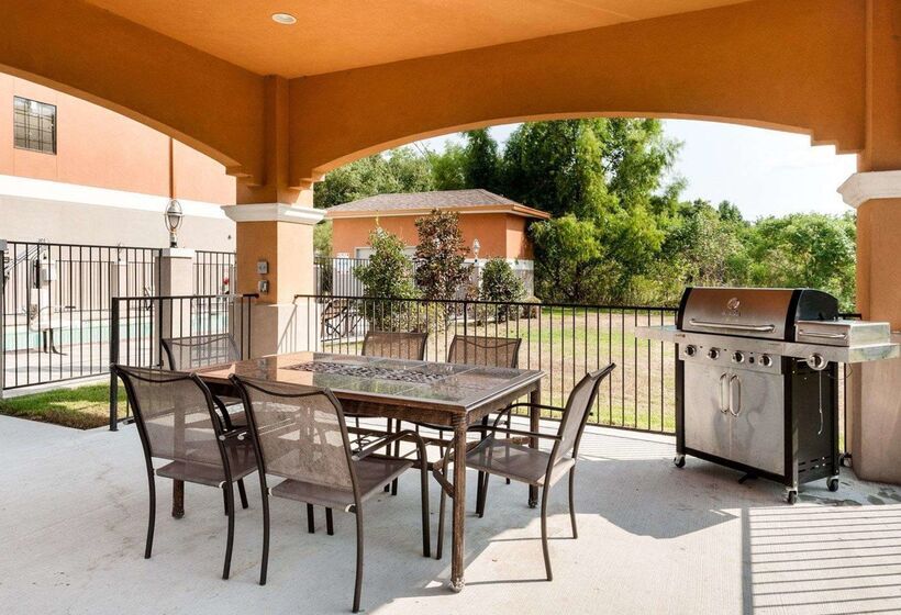 هتل Comfort Suites Oil Center