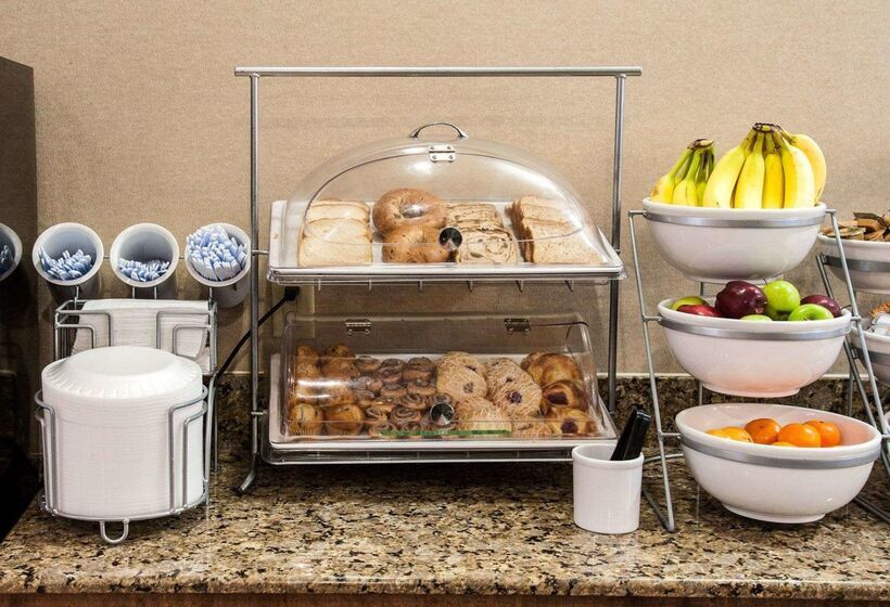 هتل Comfort Suites Oil Center