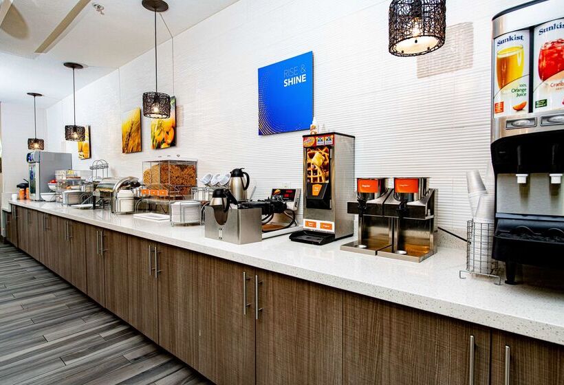 هتل Comfort Suites Oil Center