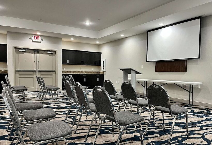 هتل Comfort Suites Oil Center