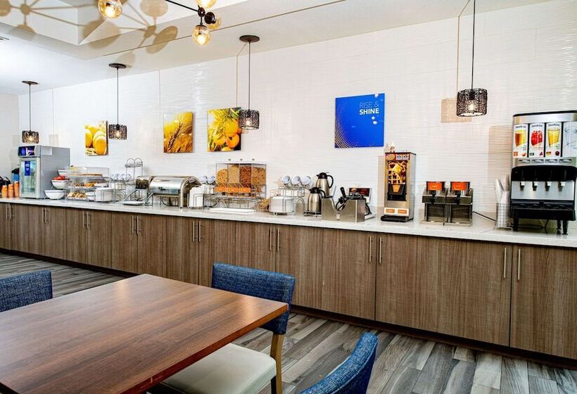 هتل Comfort Suites Oil Center