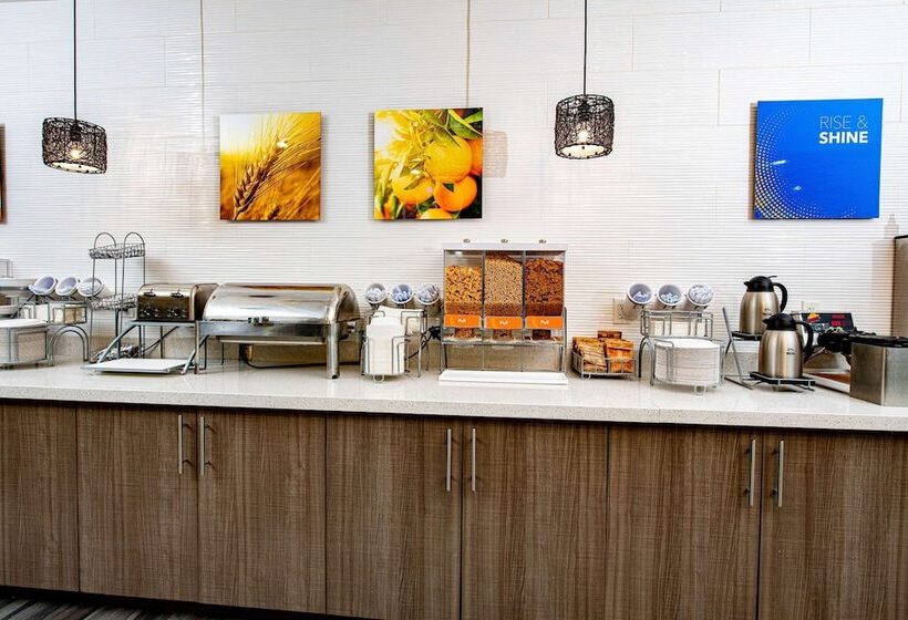 هتل Comfort Suites Oil Center