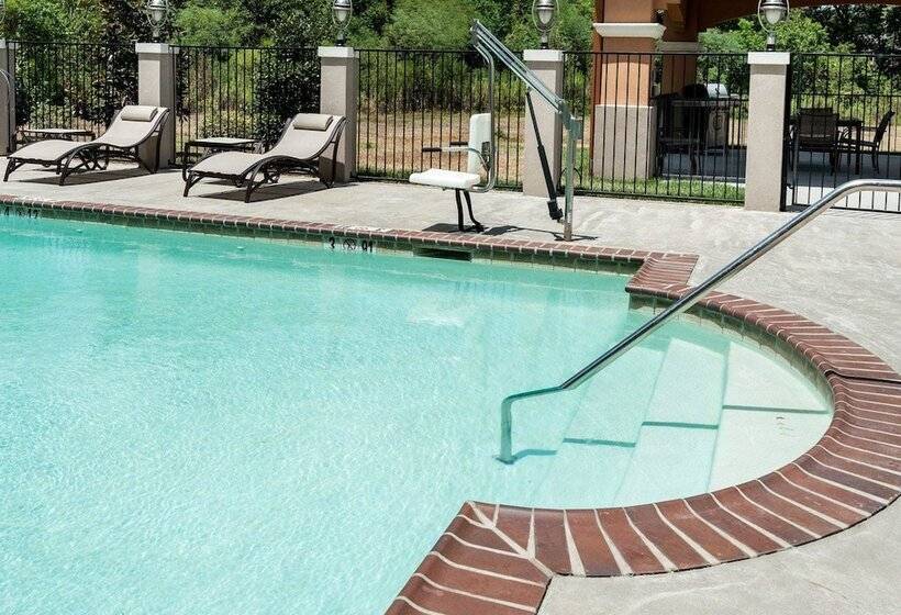 هتل Comfort Suites Oil Center