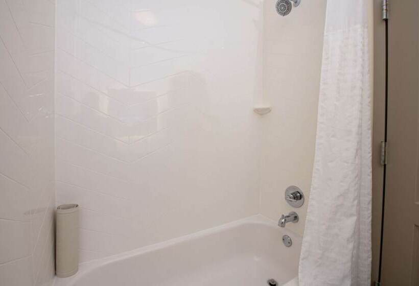 هتل Comfort Suites Oil Center