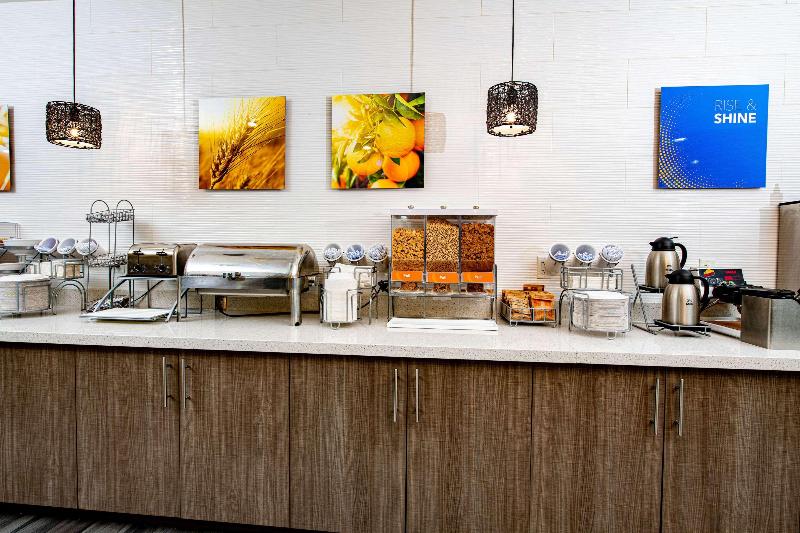 هتل Comfort Suites Oil Center