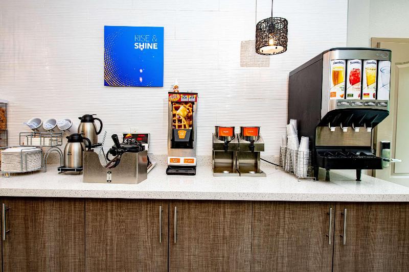 هتل Comfort Suites Oil Center