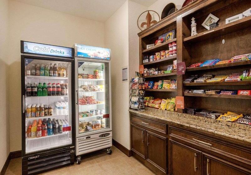 هتل Comfort Suites Oil Center