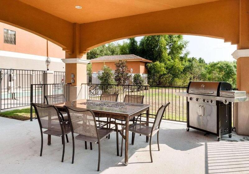 هتل Comfort Suites Oil Center